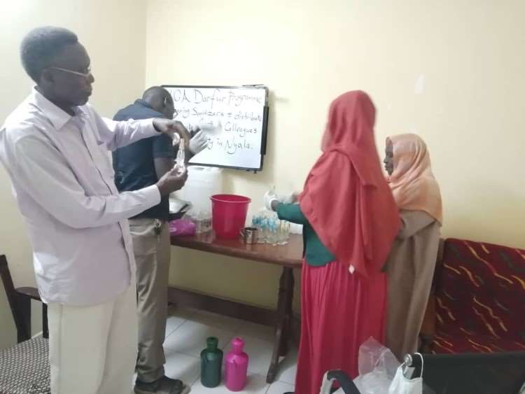 Her er bilde fra opplæring i hygiene i Darfur.