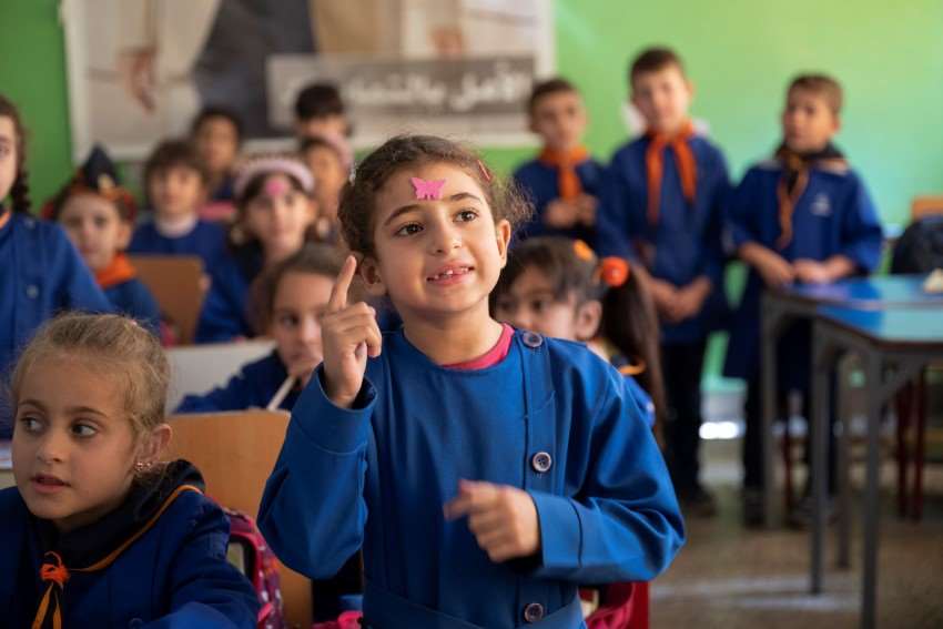In the middle of the bombed-out areas on the outskirts of Damascus in Syria, 800 pupils have finally received clean water and brand-new toilets at their school.