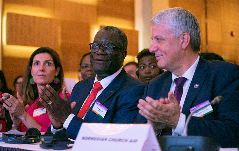Norge arrangerte verdens første internasjonale donorkonferanse for kjønnsbasert vold, og Kirkens Nødhjelps partner Denis Mukwege var selvsagt invitert som foredragsholder. Da hadde Høybråten allerede møtt ham i Kongo. 