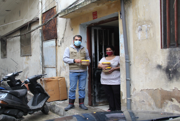 An IOCC field officer delivers hot meals to Randa and her family three times per week. The helps ensure basic nutrition for herself and her children after the economic crisis, COVID-19, and the Beirut blast affected their ability to afford basic necessities. Photo: IOCC.
