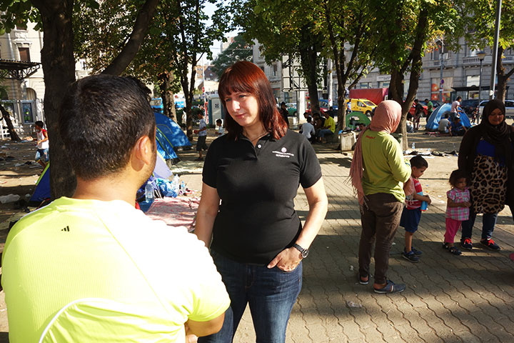Renata Ellingsen møter flyktningene i Beograd.