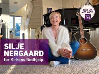 Lørdag spiller Silje Nergaard konsert i stua for Kirkens Nødhjelp. – Det er godt å kunne gi noe til de som virkelig står alene, sier hun. 
