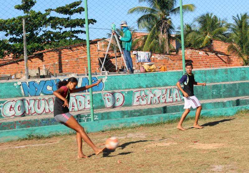 I Fortaleza har Molde Folkehøyskole støttet et fotballprosjekt for barn og tenåringer. Deltakerne deltar på fotballtrening, får mat og opplæring i helserettigheter av Kirkens Nødhjelps partner Diaconia. Foto: Arne Dale/Kirkens Nødhjelp