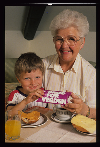 Sønnen til Dag Arne, Bøsse Andre, figurerte sammen med Borghild Bergseth på en reklameplakat for Fasteaksjonen i 1987.