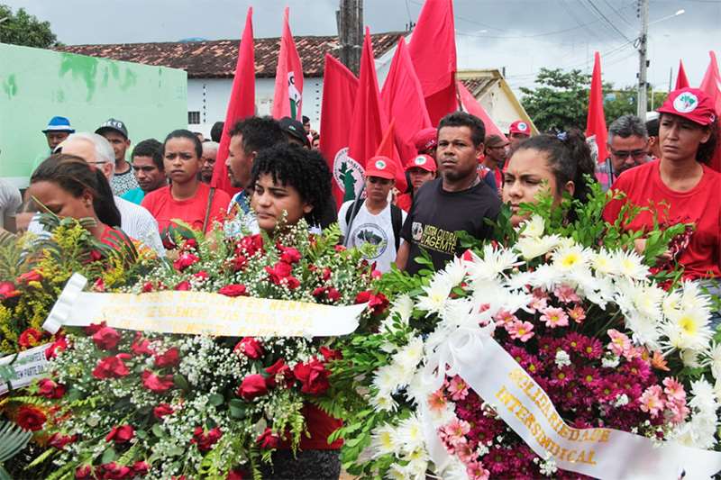 Fra begravelsen til de to MST-lederne Rodrigo Celestino og José Bernardo da Silva som ble drept. Foto Thays Peregrono MST PB.