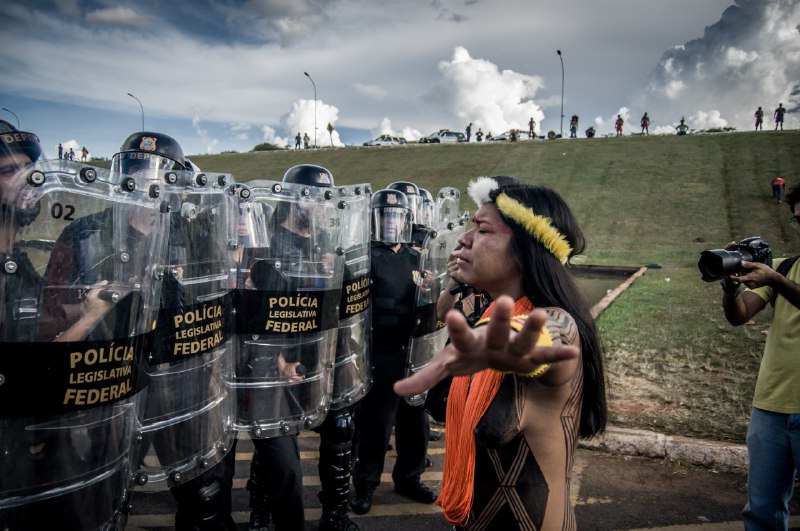 «Hvor ofte vil vi se et slikt motiv i urfolkskampen i Brasil i årene som kommer?». Foto Media Ninja.