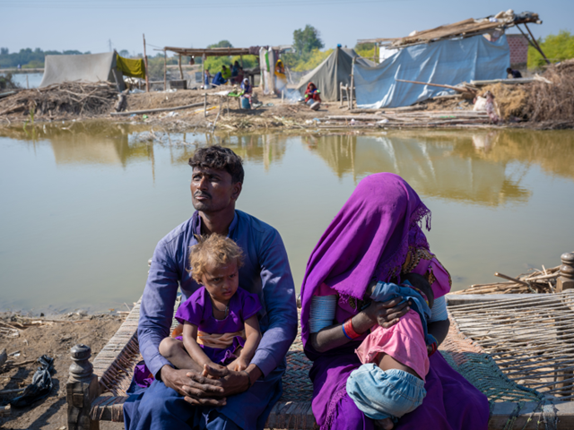 Sykdommer sprer seg: Fire måneder etter flommen i Pakistan er de humanitære behovene fortsatt enorme. Sykdommer sprer seg i de oversvømte områdene. Flommen er den verste i landets historie. Foto:: Håvard Bjelland Kirkens Nødhjelp.