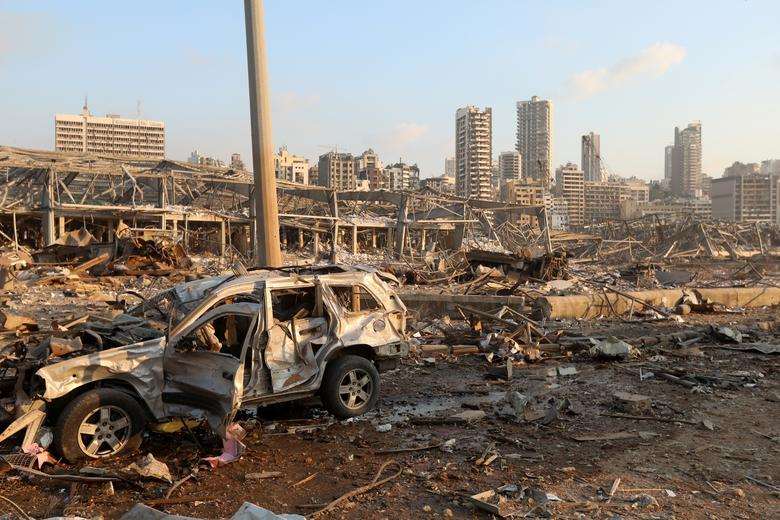 Beirut: Mennesker og ødelagte gater viser følgene av den katastrofale eksplosjonen